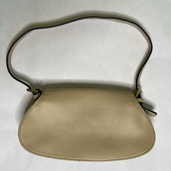 Liz Claiborne arm purse/clutch with removable 24” strap & magnetic snap closure - Picture 5 of 12